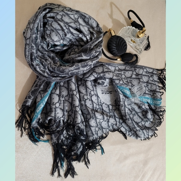 Dior Scarf - Picture 1 of 3